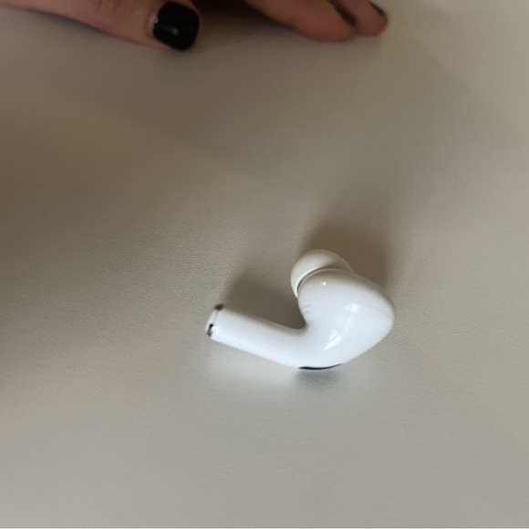 Apple Single R AirPod Pro - Picture 2 of 2